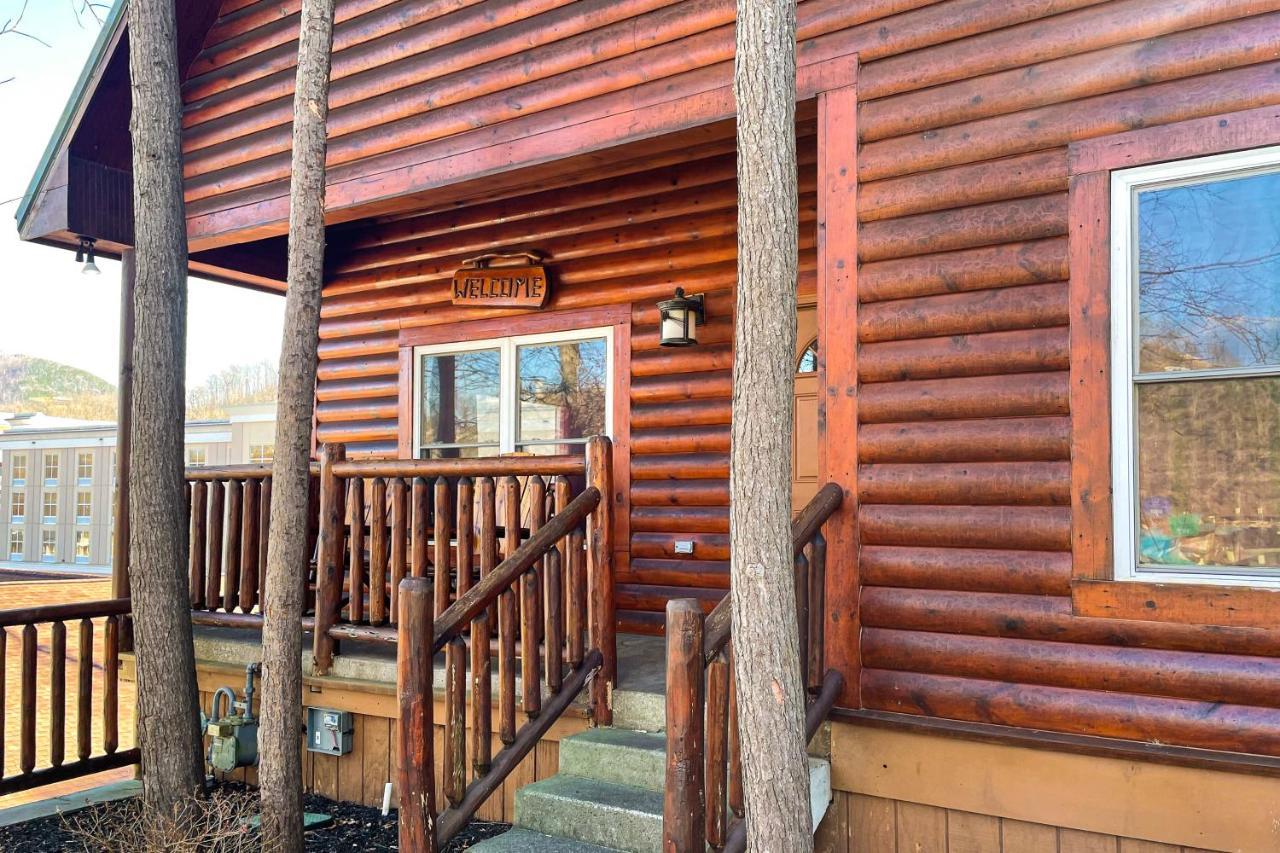 Black Bear Hideaway Cabin Villa Gatlinburg Exterior photo